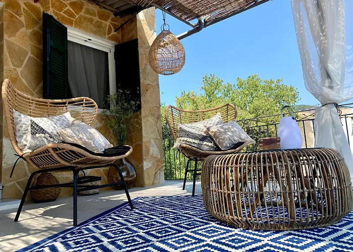 Villa Aspros - Restauriertes Steinhaus Nahe Rovinia * Λιαπάδες