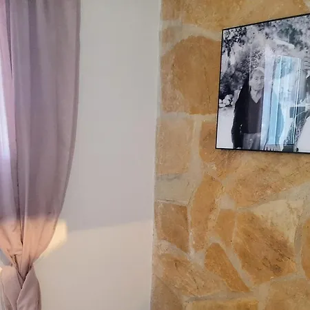 Aspros - Restauriertes Steinhaus Nahe Rovinia Feriehus *