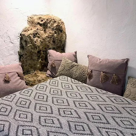 Aspros - Restauriertes Steinhaus Nahe Rovinia * Liapades