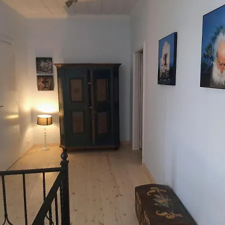 Aspros - Restauriertes Steinhaus Nahe Rovinia Feriehus