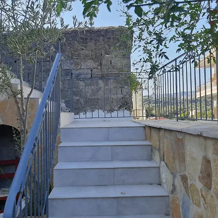Aspros - Restauriertes Steinhaus Nahe Rovinia * Liapades
