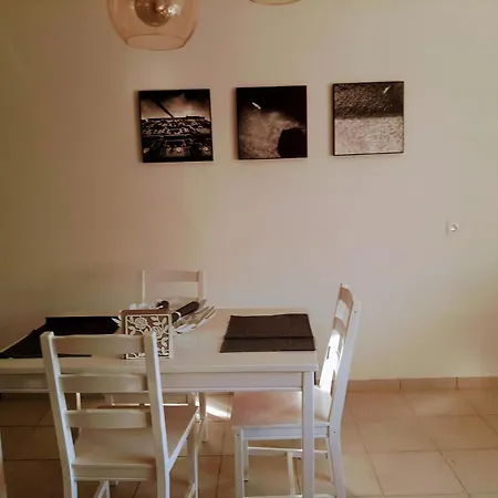 Aspros - Restauriertes Steinhaus Nahe Rovinia