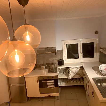 Aspros - Restauriertes Steinhaus Nahe Rovinia * Liapades