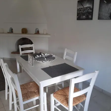 Aspros - Restauriertes Steinhaus Nahe Rovinia Feriehus
