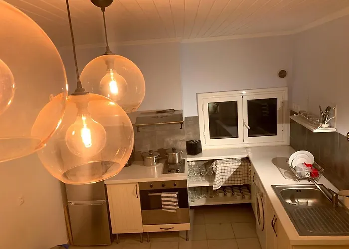 Aspros - Restauriertes Steinhaus Nahe Rovinia * Liapades