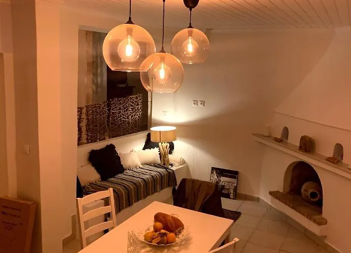 Aspros - Restauriertes Steinhaus Nahe Rovinia * Liapades