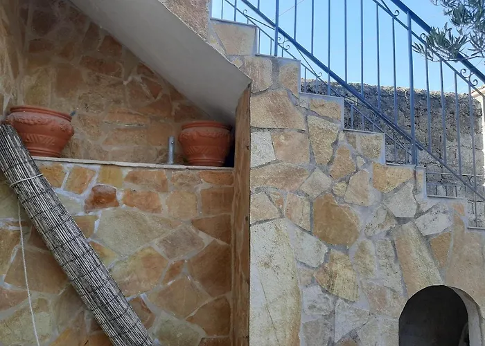 Aspros - Restauriertes Steinhaus Nahe Rovinia * Liapades